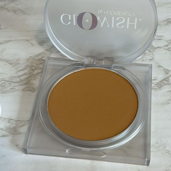 HUDA BEAUTY GloWish luminous Vegan pressed Powder & skin tint in medium 05 - Picture 7 of 8